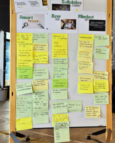 Das Bild zeigt, wie interaktiv die Workshops bei Madsack gestaltet waren. Alle waren Teil und mussten Zettel ausfüllen und an das Board kleben.